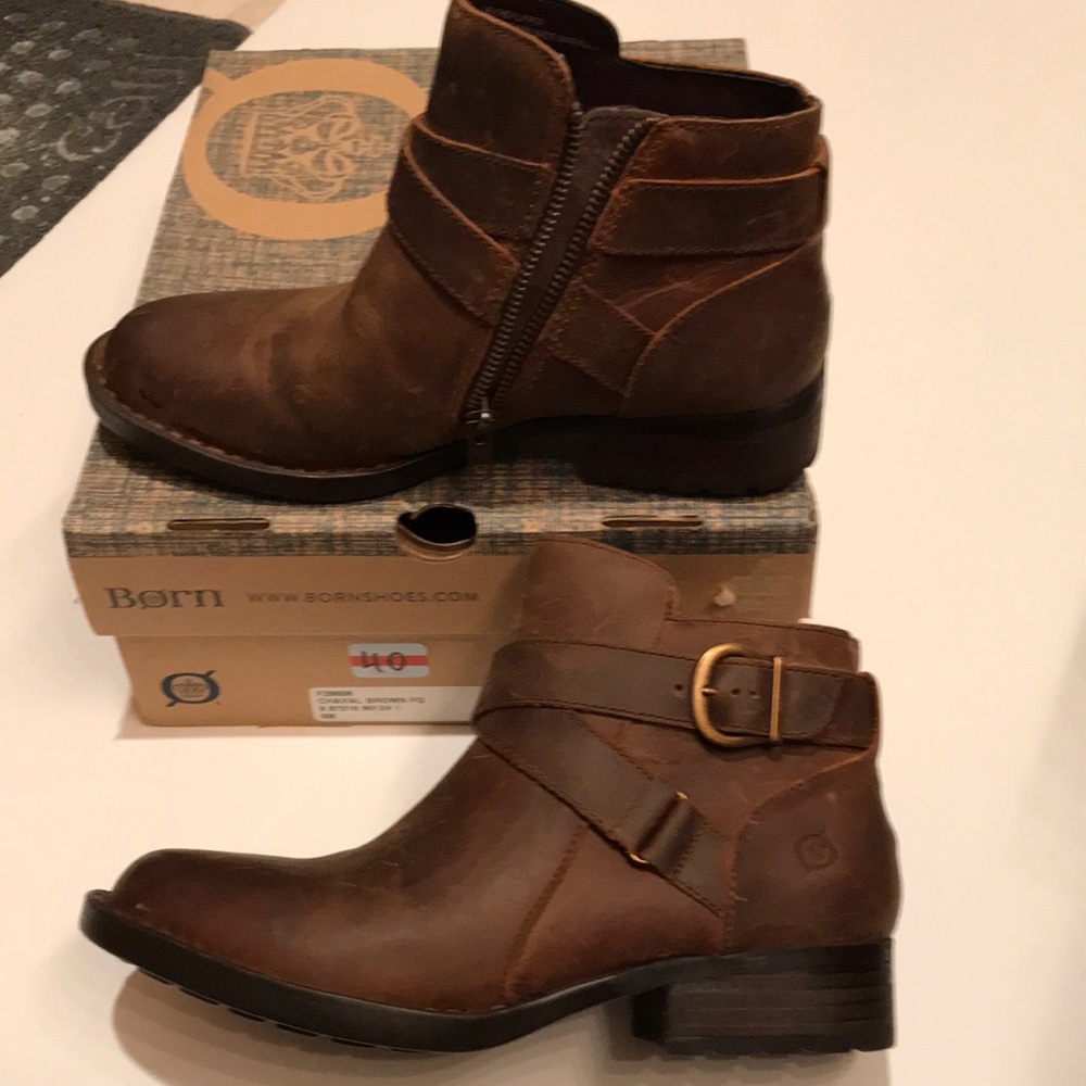 NWT BORN CHAVAL 6 Slip on ankle booties booties boots size 6 Brown Grand Canyon
